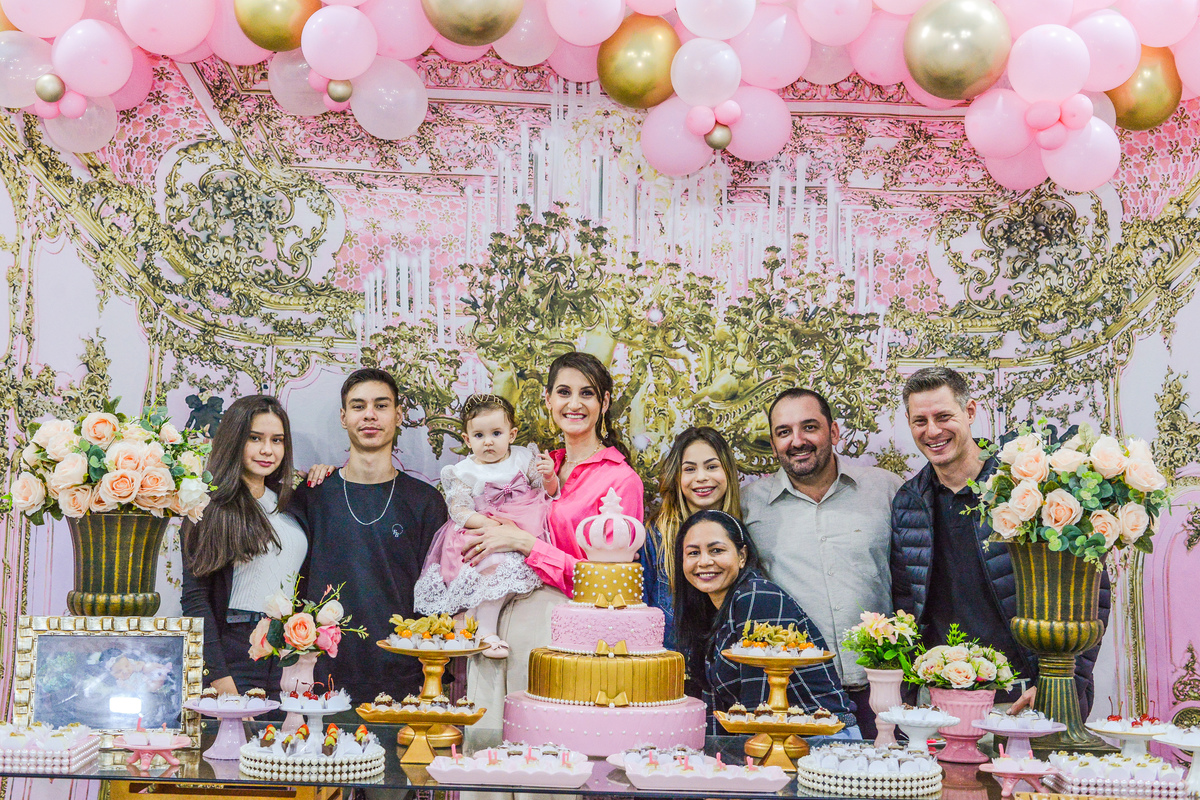 fotografia de aniversario infantil realizado na cidade de Maringá familia completa 