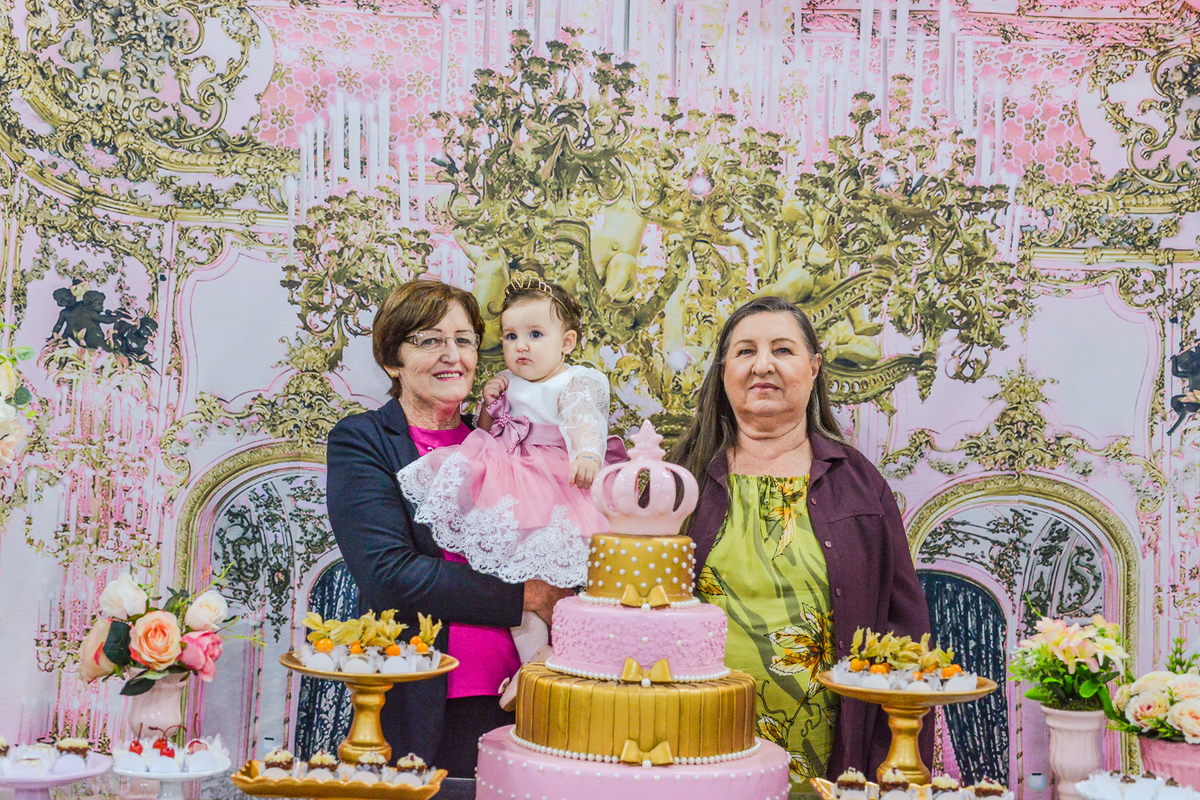 fotografia de aniversario infantil realizado na cidade de Maringá avós