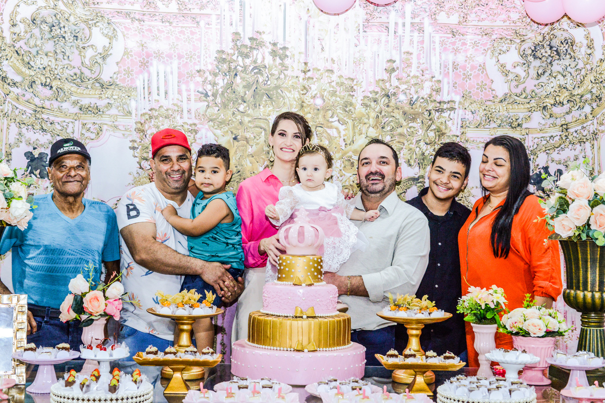fotografia de aniversario infantil realizado na cidade de Maringá familia completa