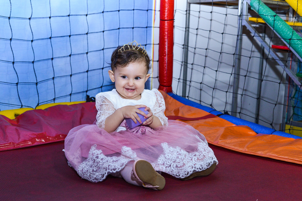 fotografia de aniversario infantil realizado na cidade de Maringá brincando