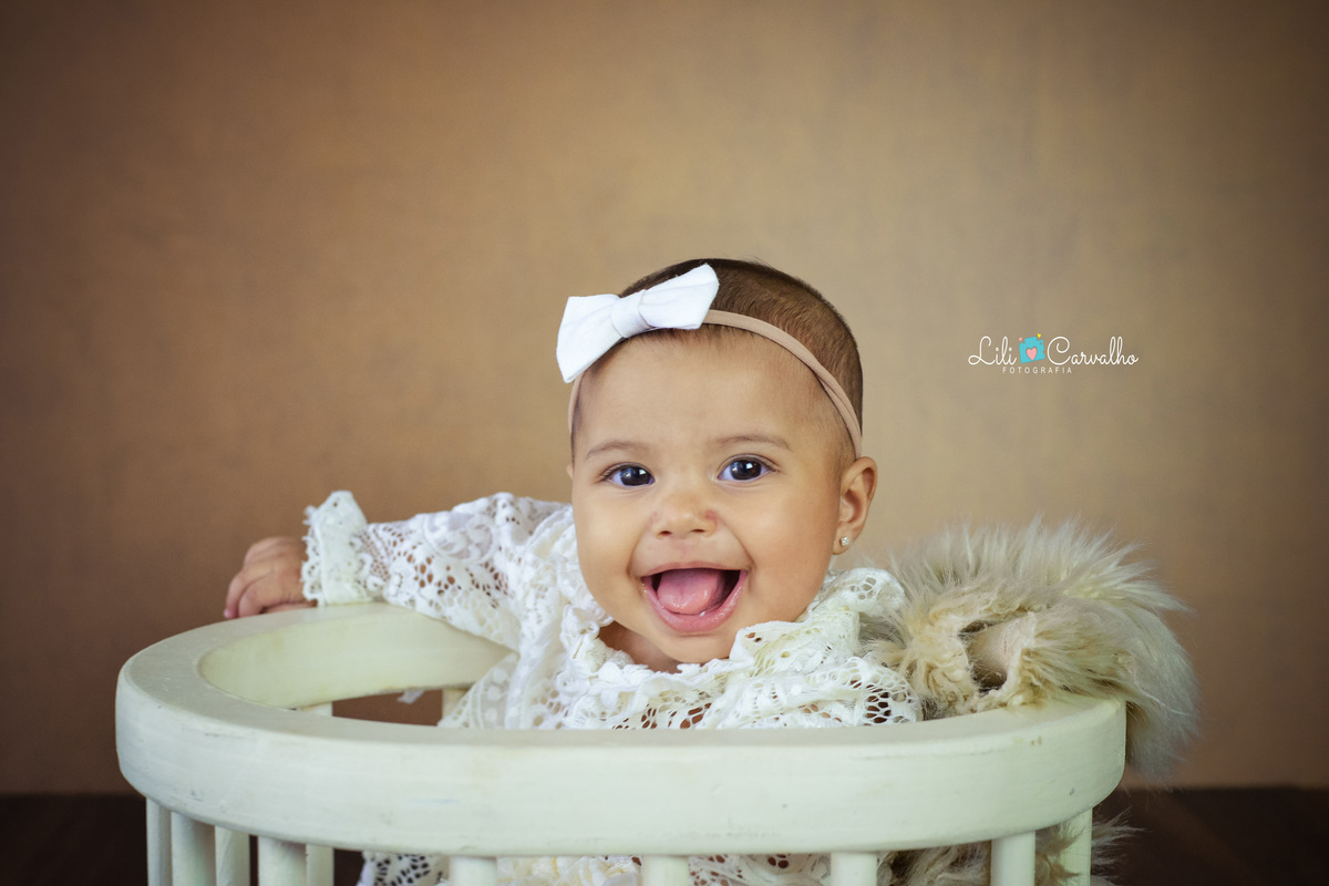fotografia infantil em estudio em Maringá, sorridente 