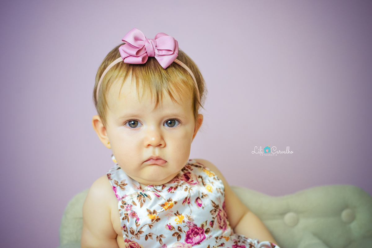 foto de bebê em ensaio no estúdio em Maringá