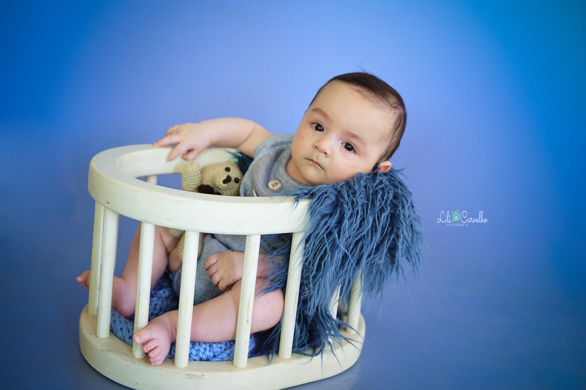 ensaio fotografico de bebê menino no estudio em Maringá