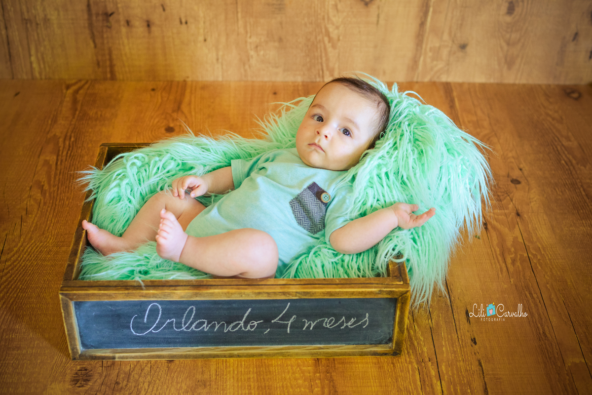 ensaio fotografico de bebê menino no estudio em Maringá