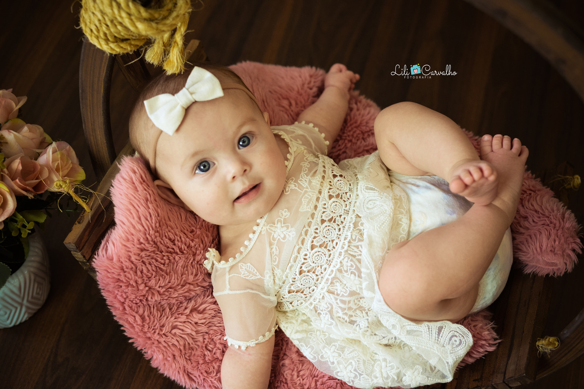 ensaio fotografico em estudio em Maringá, ensaio com bebê menina fofa 