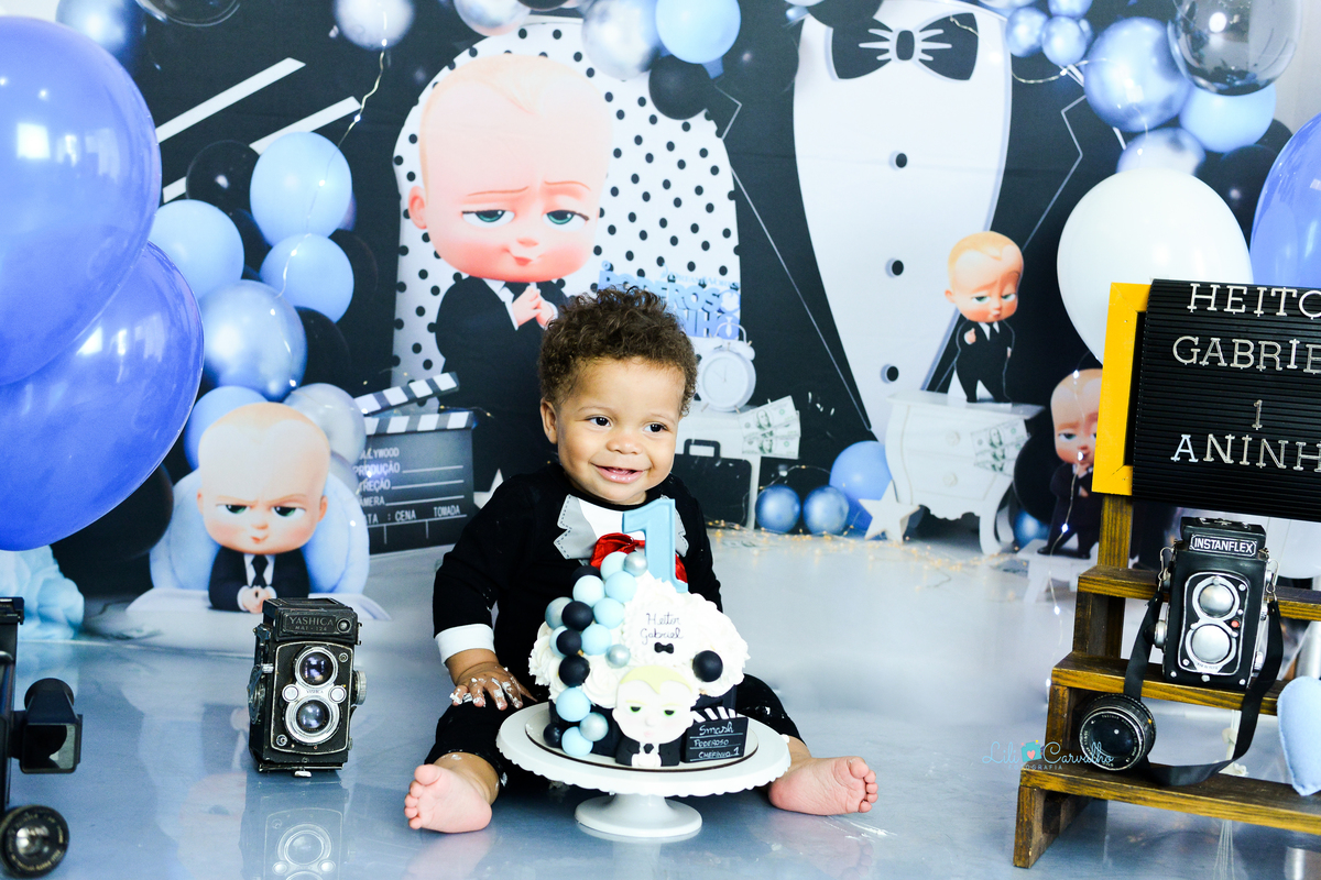 Ensaio fotografico de smash the cake em Maringá com bolo 