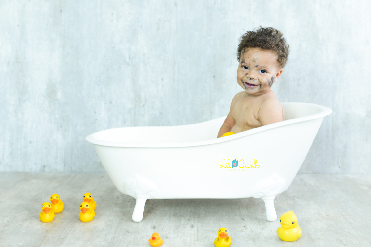 Ensaio fotografico de smash the cake em Maringá, banheira 