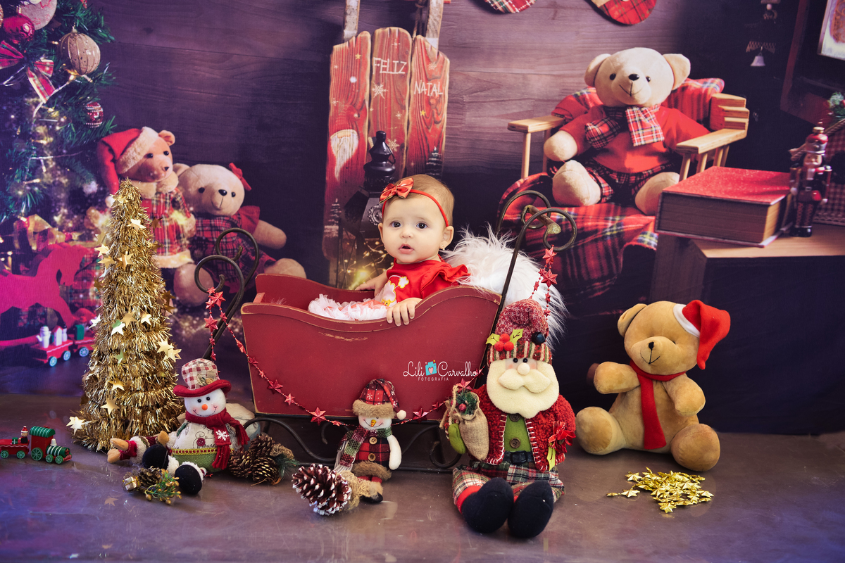 Ensaio de natal, Maringá, foto em estúdio fundo vermelho escuro