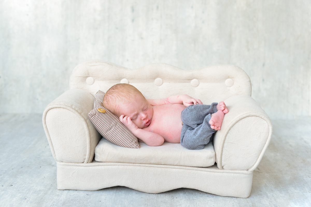 fotografia de newborn de menino em Maringá