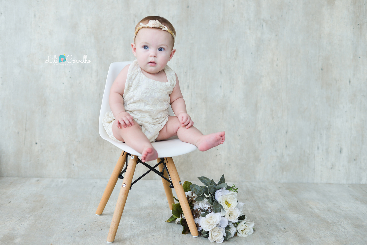 fotografia no estudio em Maringá, foto mensal da bebê