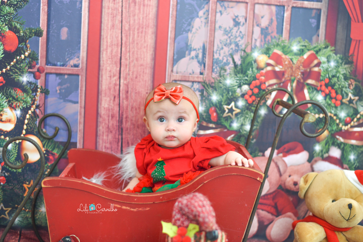 fotografia de natal em Maringá, no estúdio treno vermelho