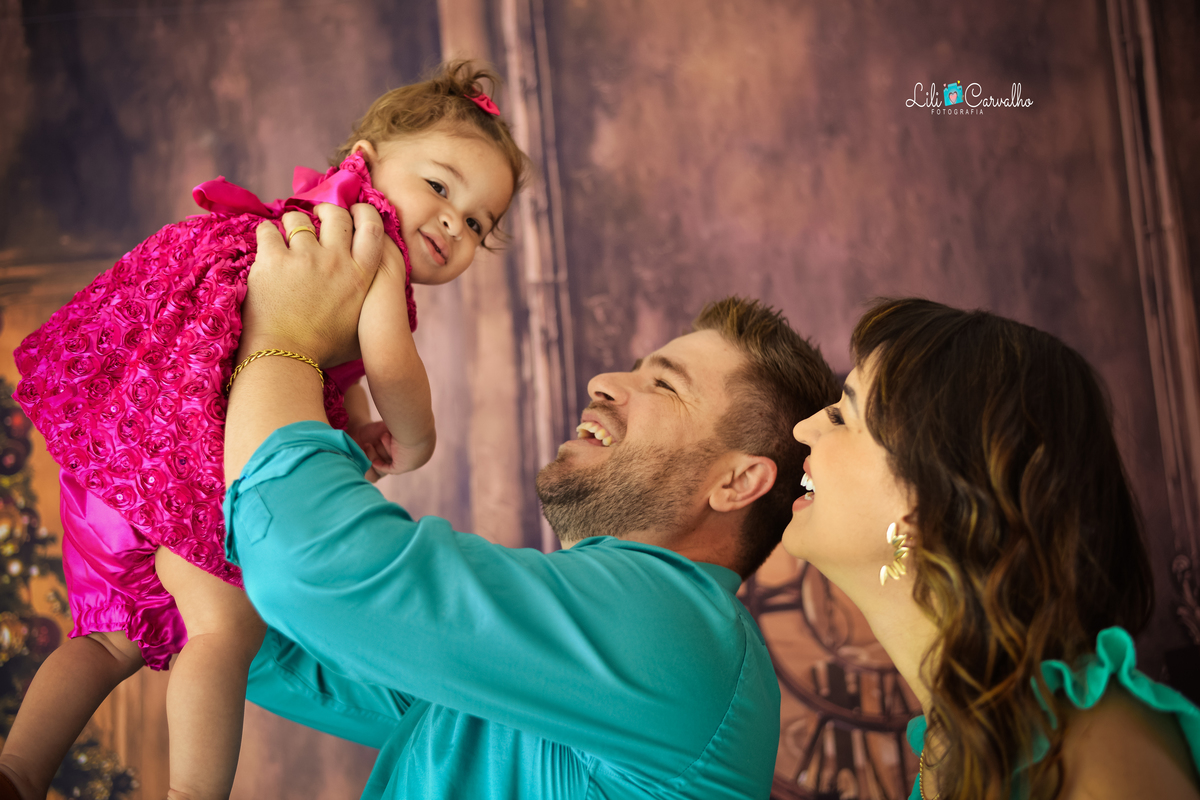 ensaio fotografico no estúdio em Maringá, , lilicarvalho fotografia olhando para frente 