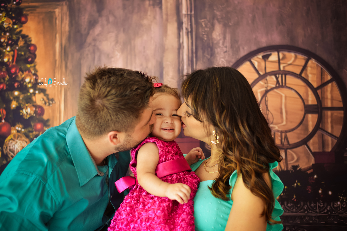 ensaio fotografico no estúdio em Maringá, , lilicarvalho fotografia beijando