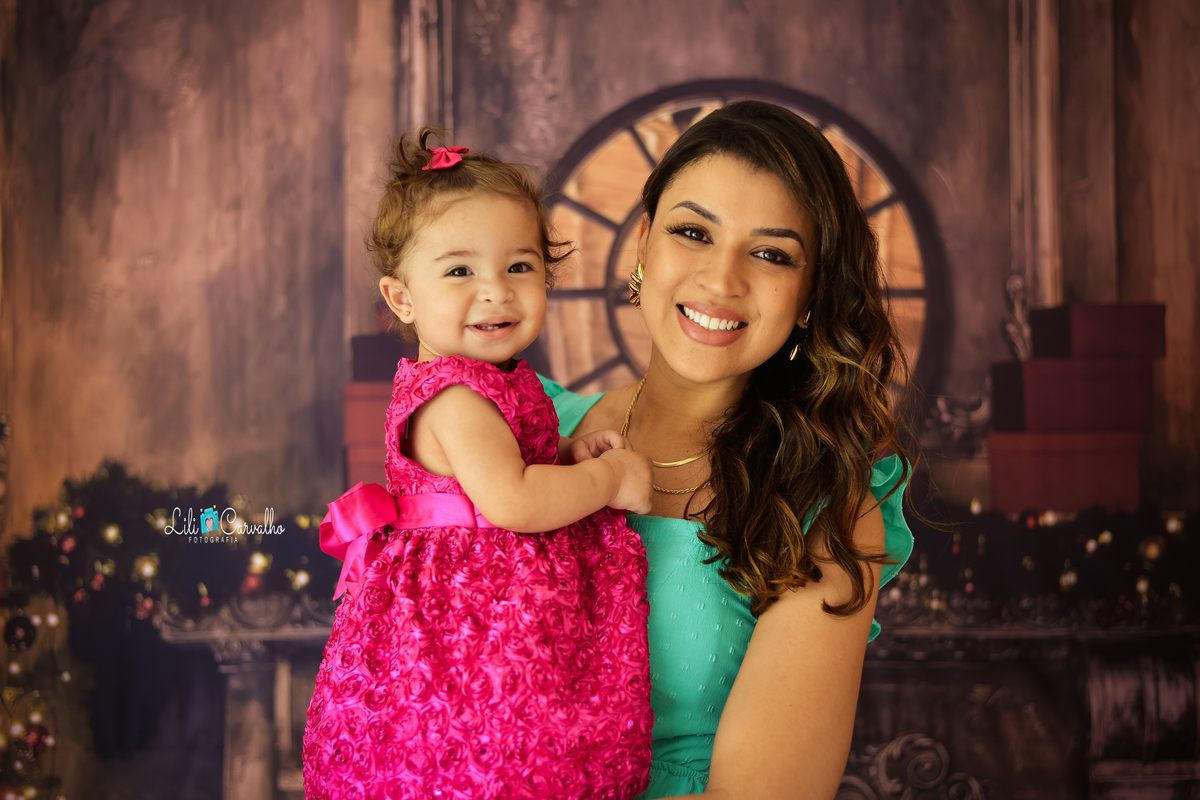 ensaio fotografico no estúdio em Maringá, , lilicarvalho fotografia mãe e filha lindas 