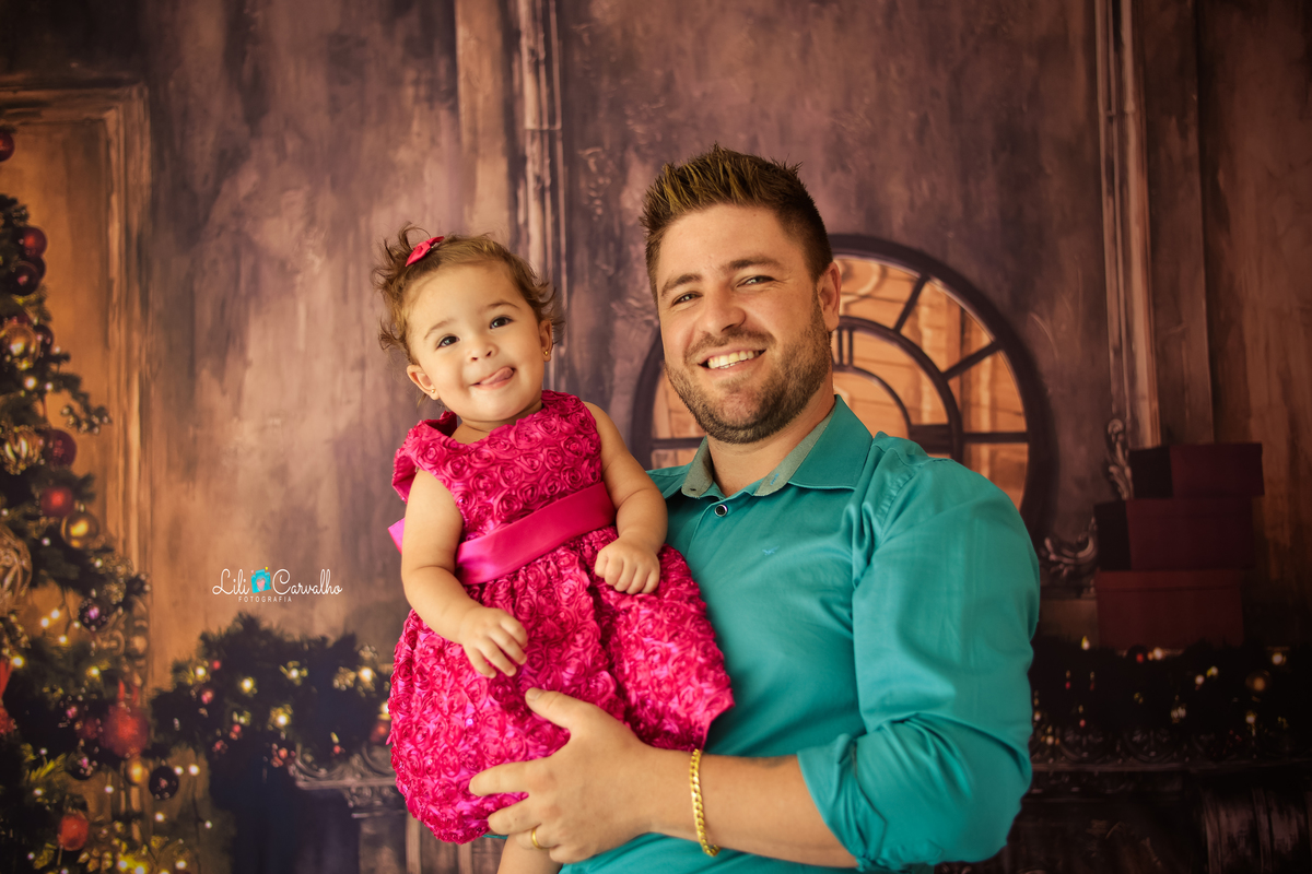 ensaio fotografico no estúdio em Maringá, , lilicarvalho fotografia mãe e pai sorrindo