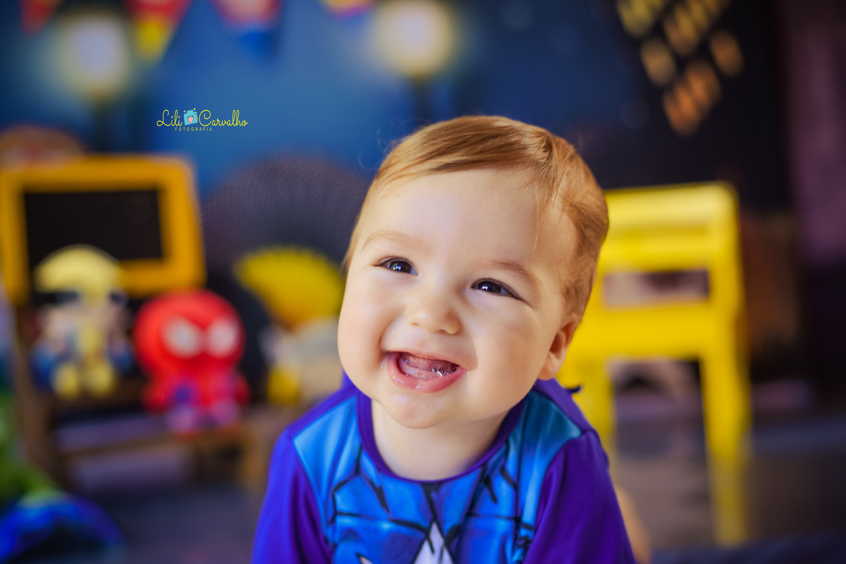 ensaio fotografico de menino, tema heroi polaquinho