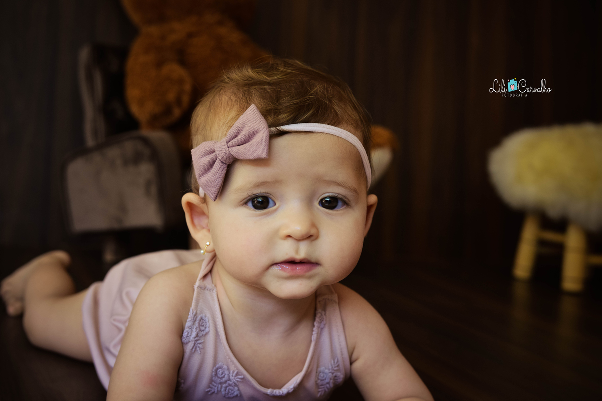 foto de bebê menina, fundo escuro estudio em Maringá rosto