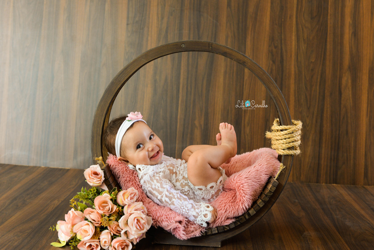 acompanhamento mensal da bebê em Maringá, fotografia, deitada