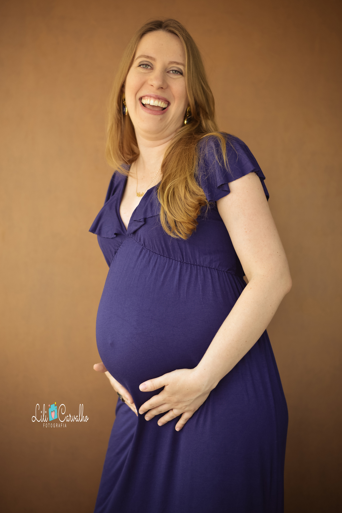 fotografia de gravida em estudio em maringa descontraida 
