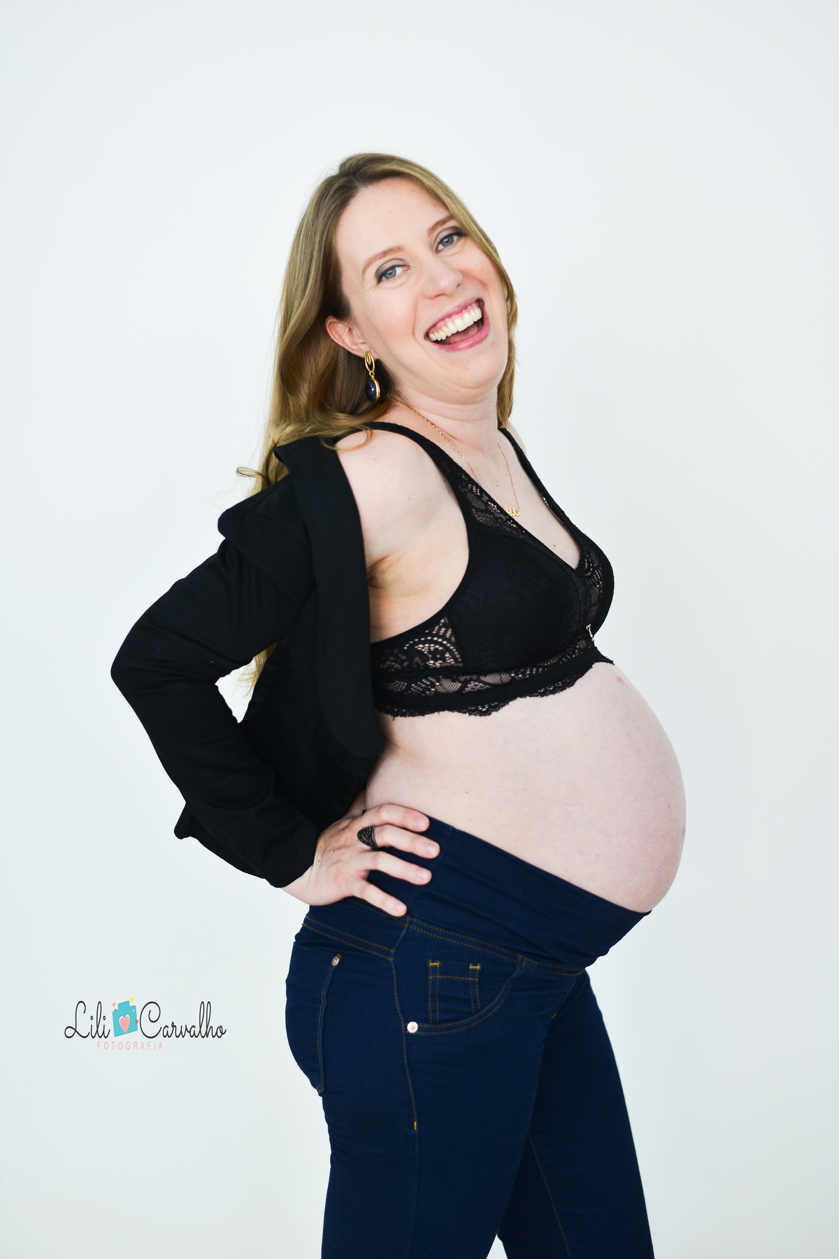 fotografia de gravida em estudio em maringa, de preto