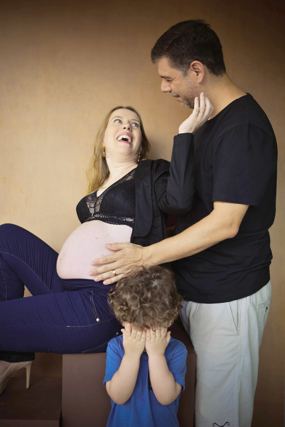 fotografia de gravida em estudio em maringa com marido 