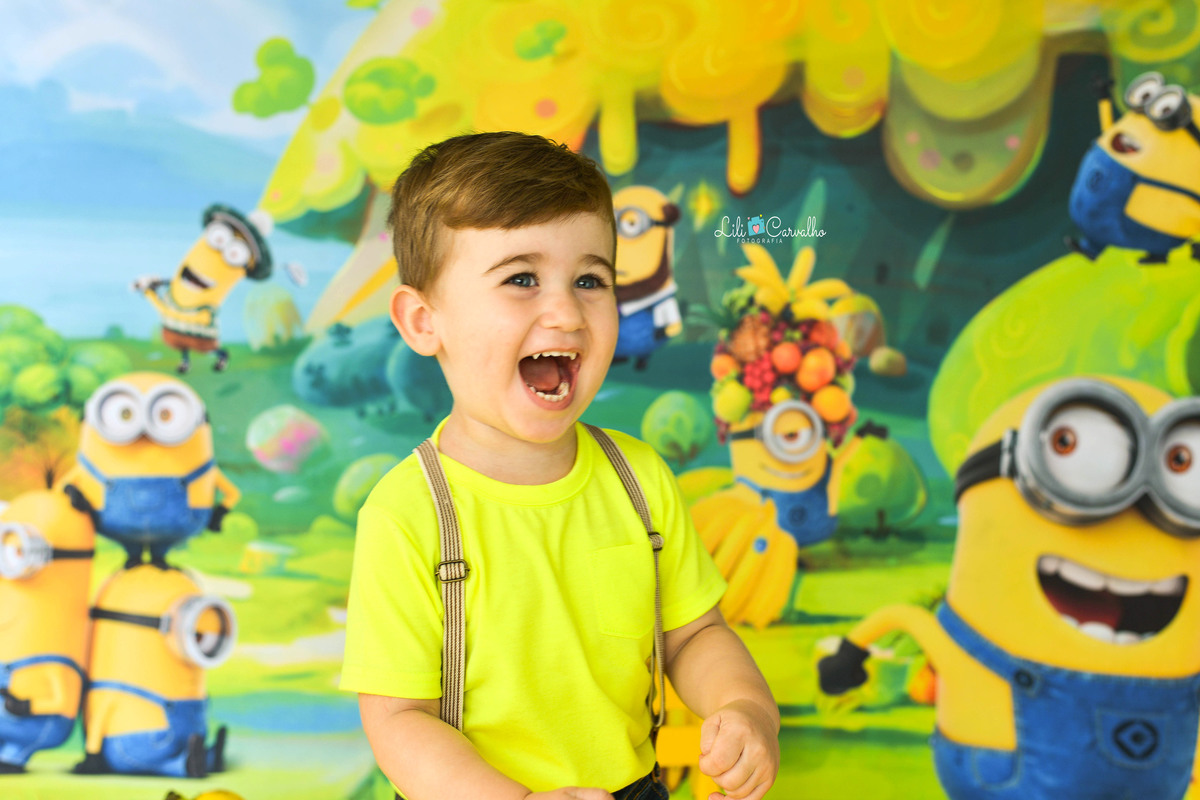 foto de menino, aniversario, tema minnions, maringa estudio gargalhada 