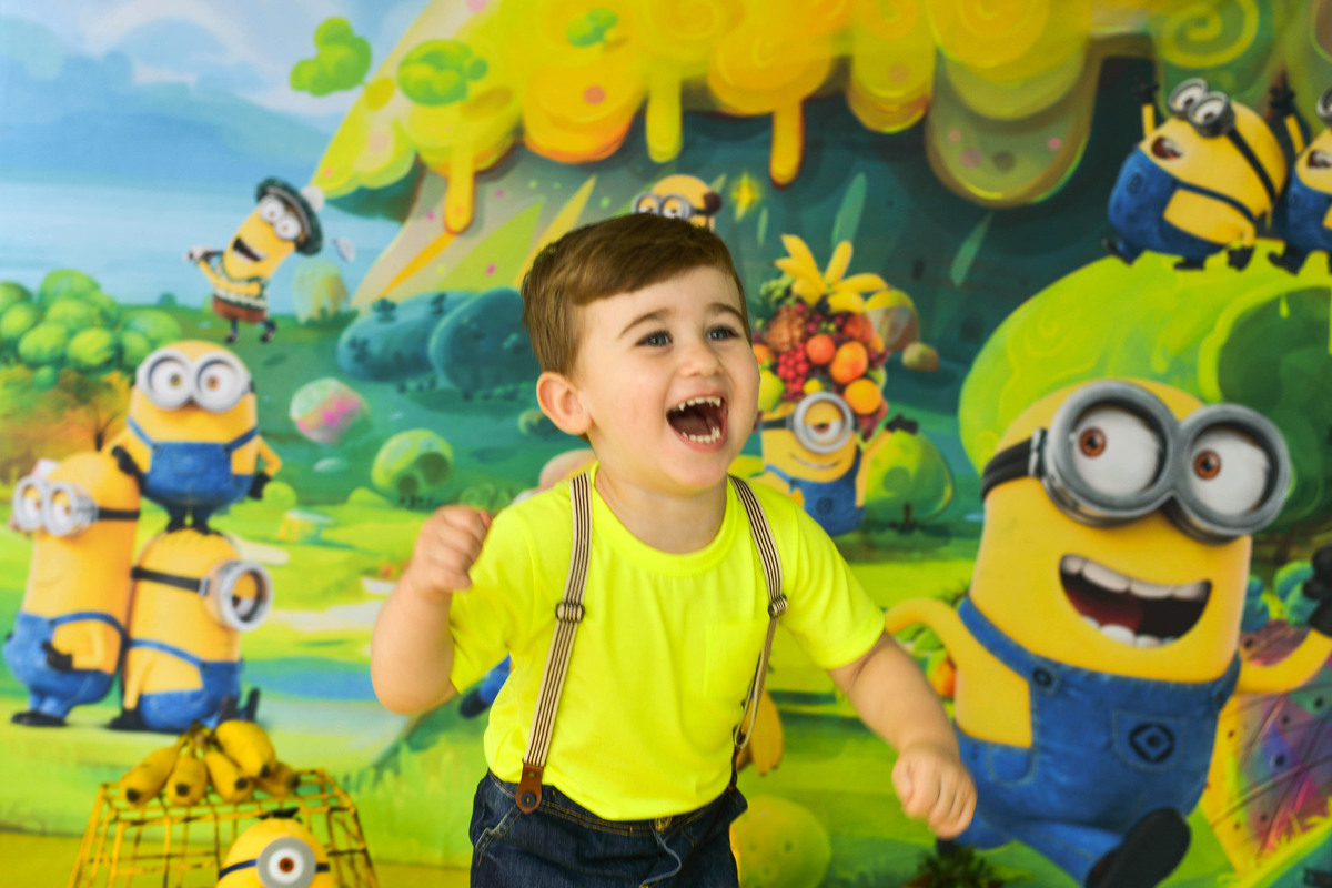 foto de menino, aniversario, tema minnions, maringa estudio correndo