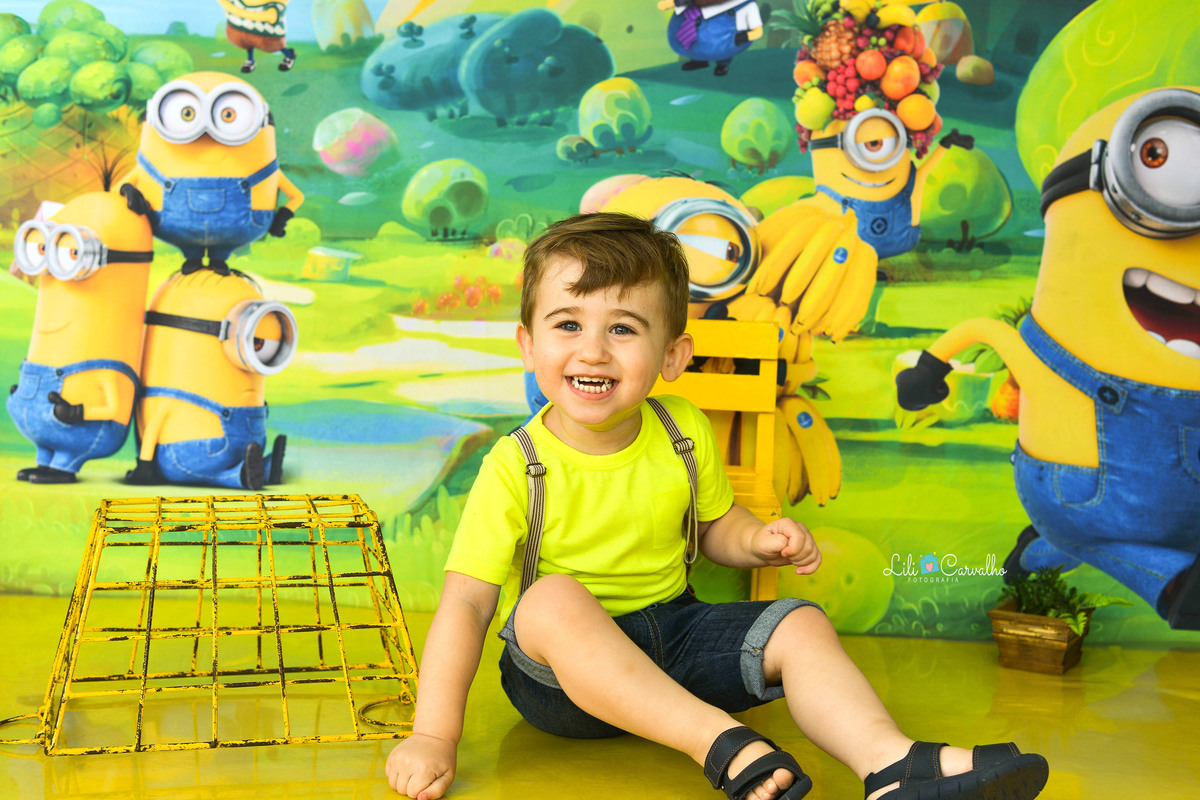foto de menino, aniversario, tema minnions, maringa estudio sorrindo de novo