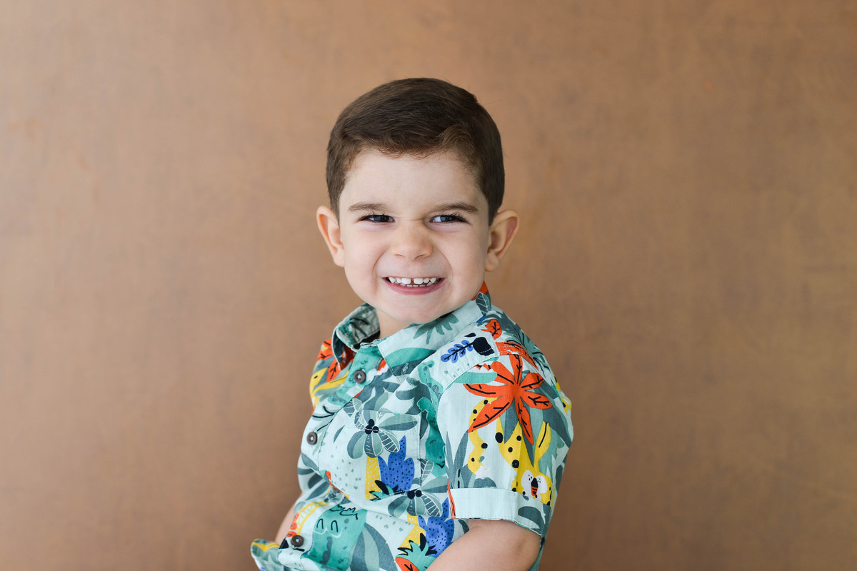 fotografia de aniversario em Maringá, sorrindo