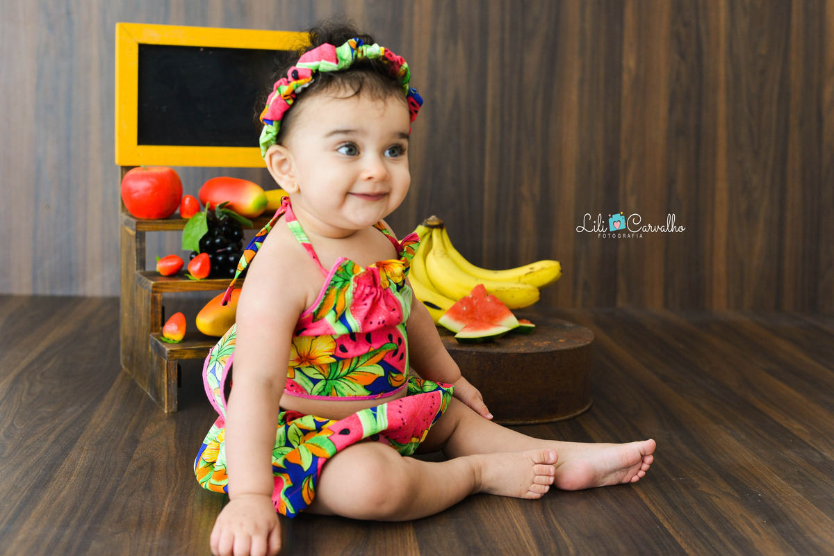 fotografia infantil em maringá,  sentada sorrindo