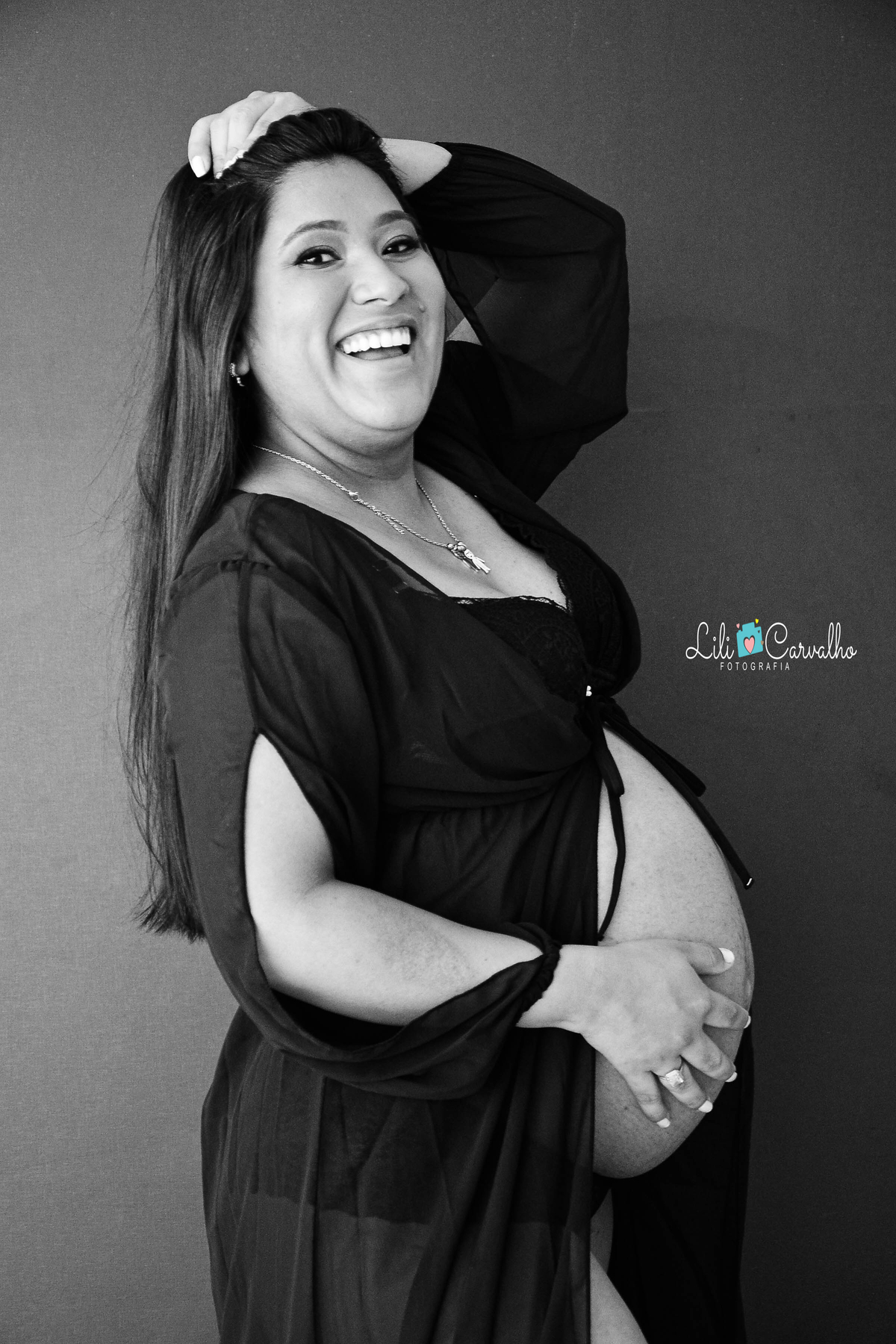 fotografia de gestante em Maringá, foto preto e branco