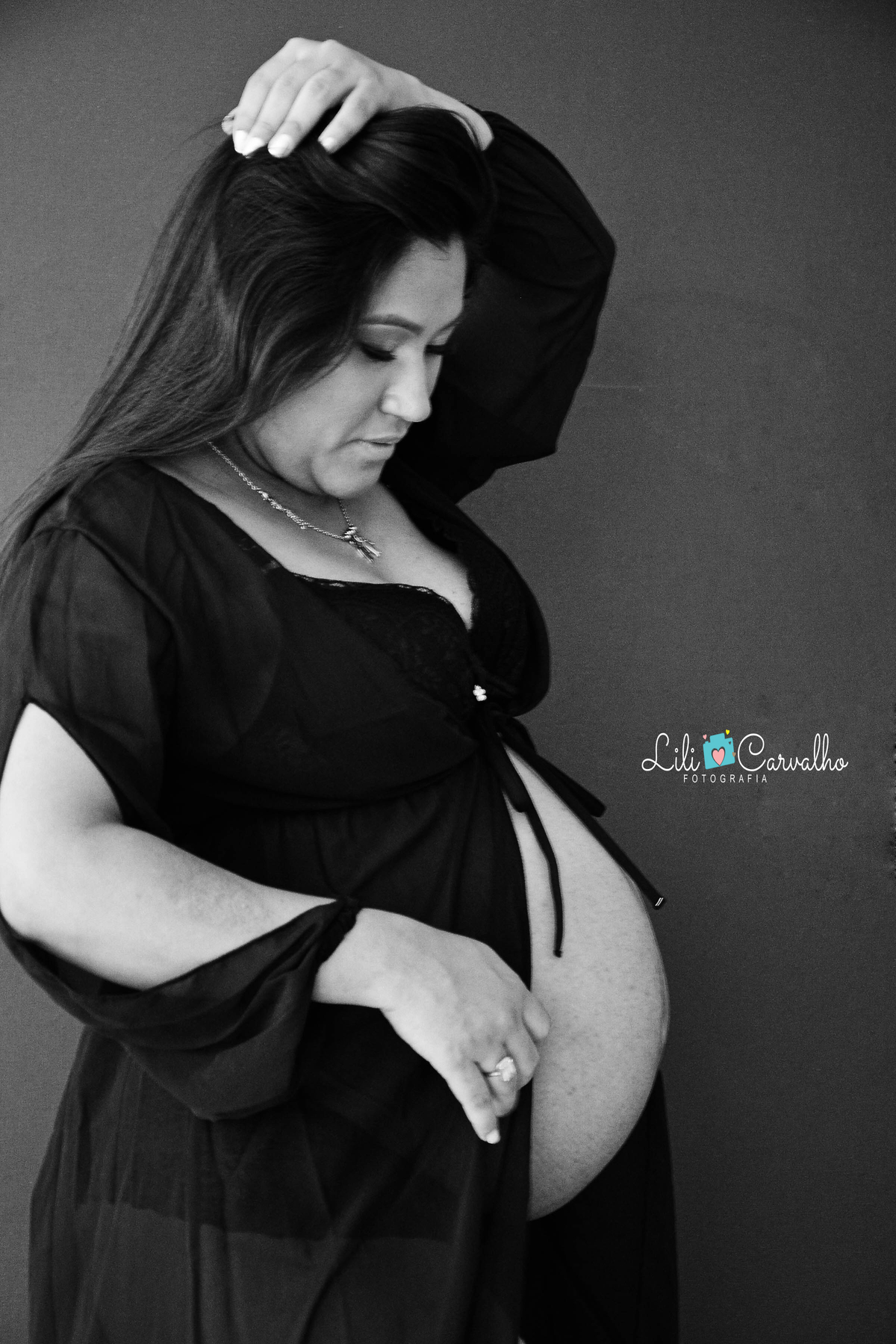 fotografia de gestante em Maringá preta e branca sensual 