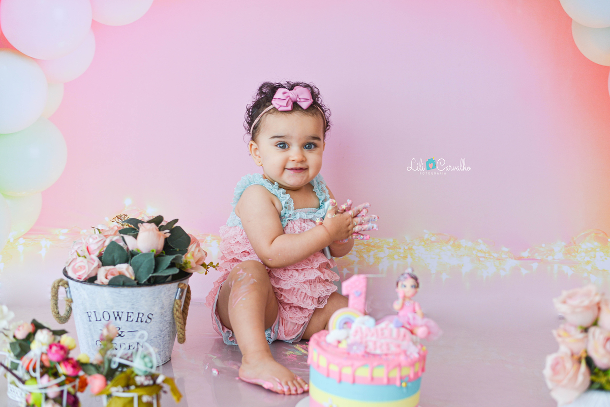 fotografia de criança de smash the cake no estudio em maringá  maravilhosa 