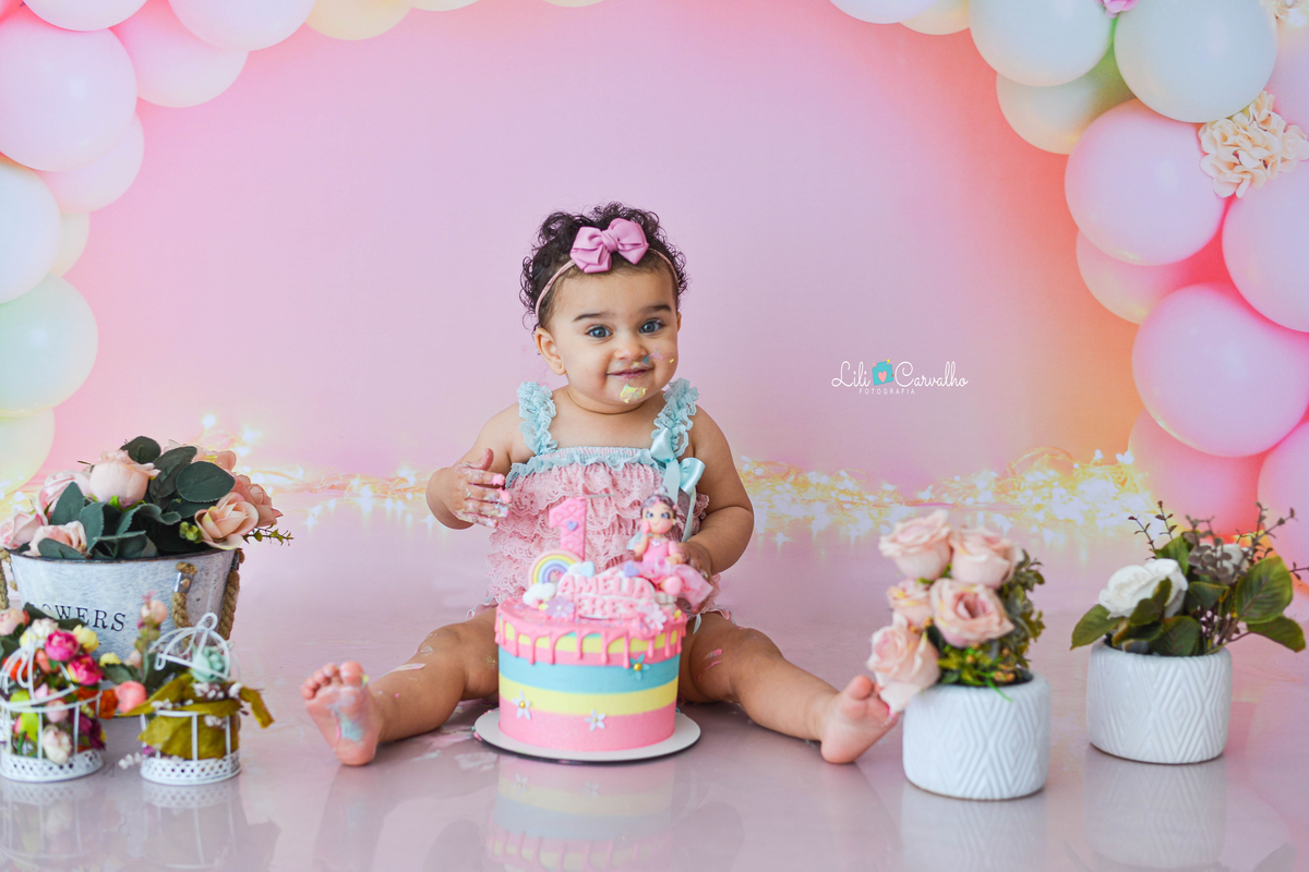 fotografia de criança de smash the cake no estudio em maringá 