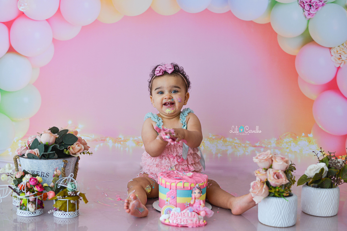 fotografia de criança de smash the cake no estudio em maringá 