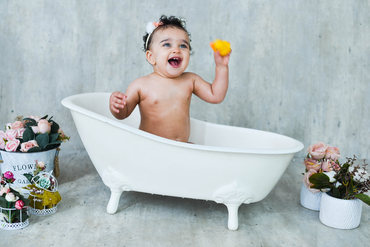 fotografia de criança de smash the cake no estudio em maringá  