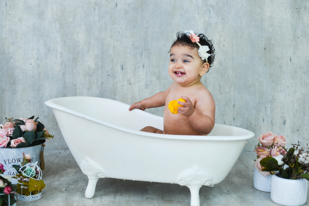 fotografia de criança de smash the cake no estudio em maringá  patinho 