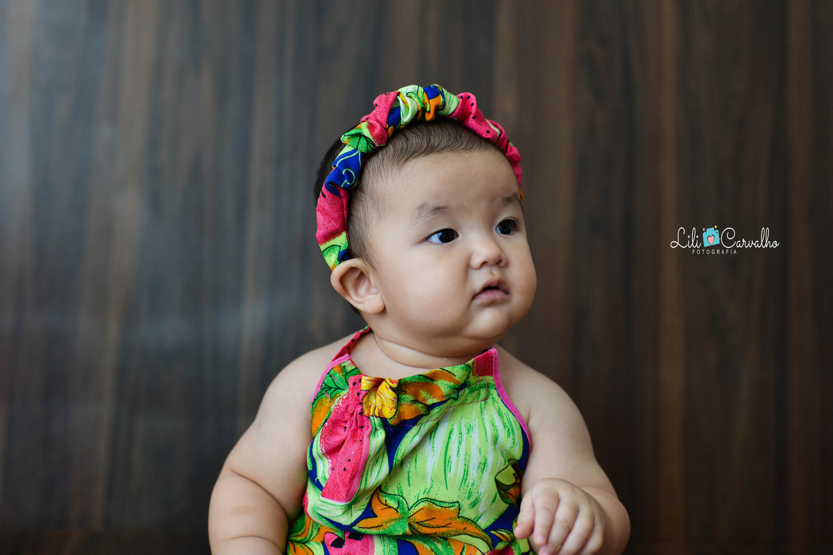 fotografia de bebe no estudio em Maringá de lado 