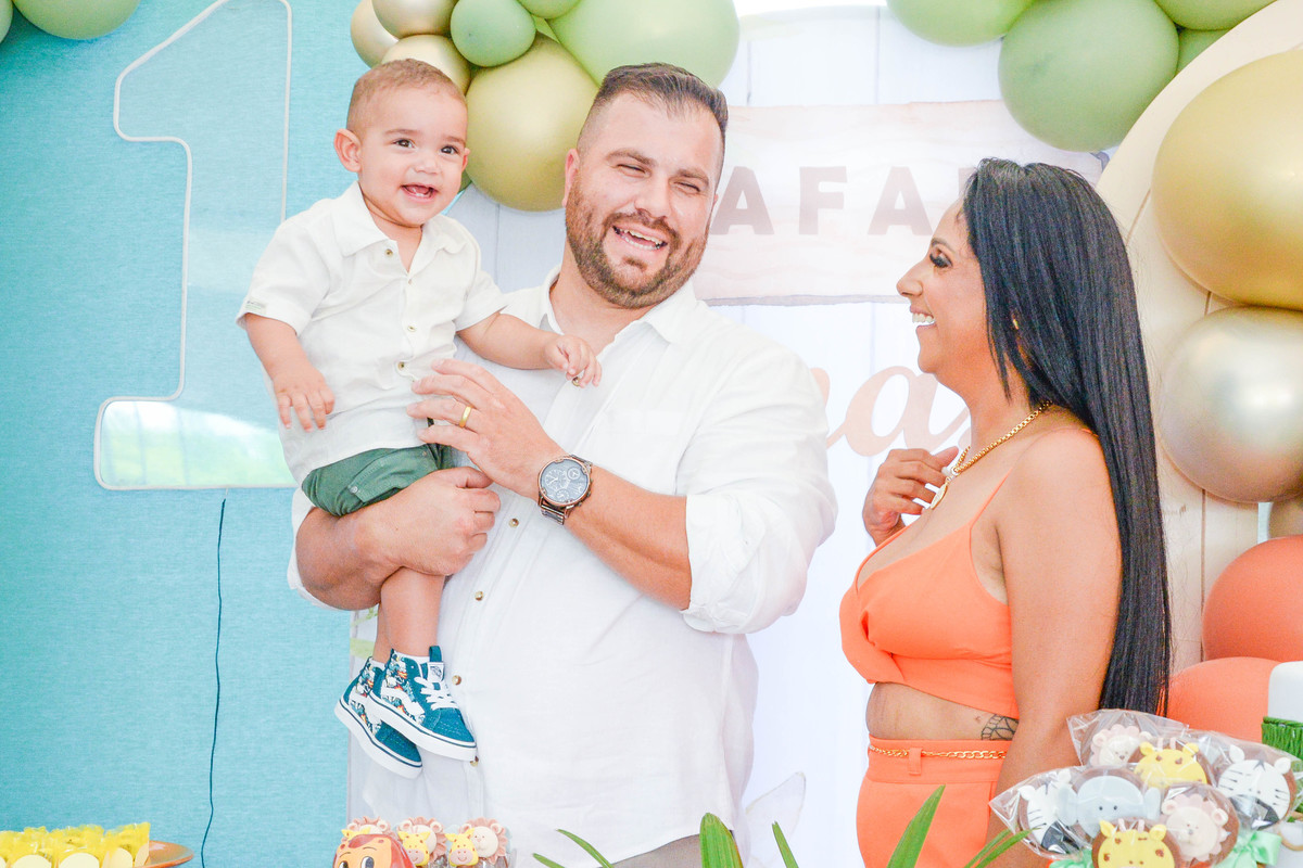 fotografia de aniversario de um ano de menino casal e filho 