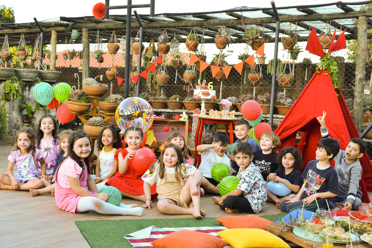 fotografia de aniversario infantil em Maringá amigos da escola 