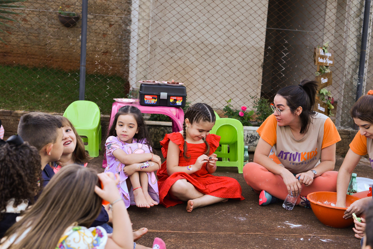 fotografia de aniversario infantil em Maringá brincando 