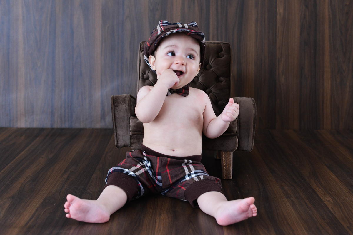 Ensaio fotográfico de bebe em Maringá  mao na boca 