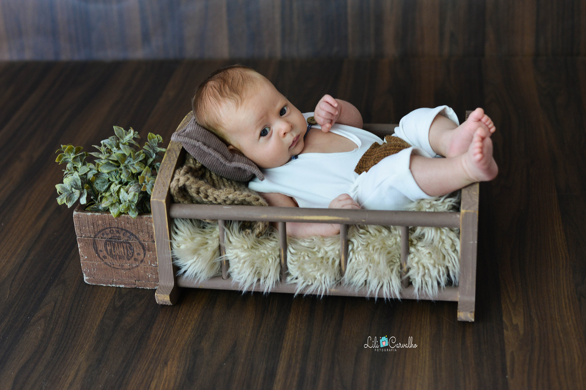 acompanhamento mensal do Rafael - fotografia de bebê feita em estudio em Maringá 