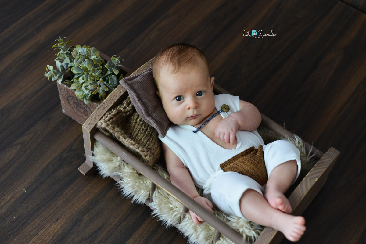 acompanhamento mensal do Rafael - fotografia de bebê feita em estudio em Maringá 