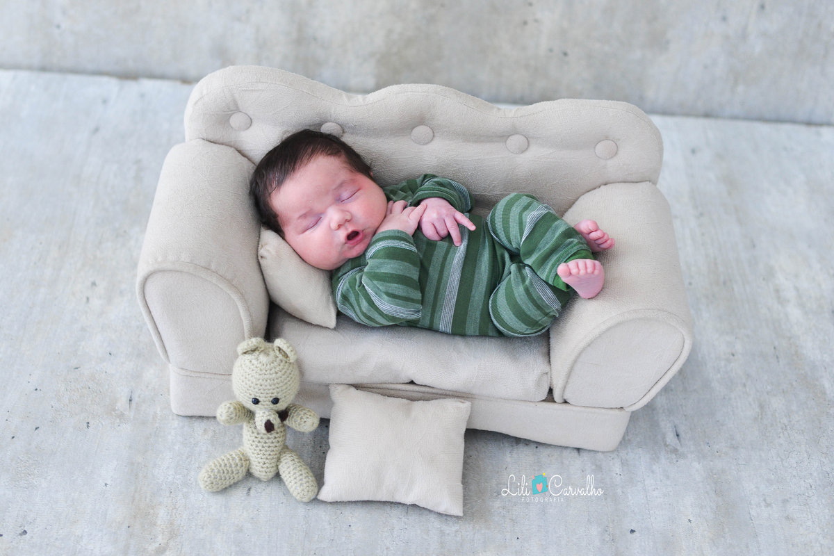 fotografia de newborn, roupa verde listrada, Maringá 