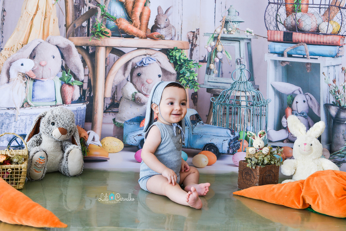 foografia de bebê no tema de páscoa realizado em Maringá sorrindo 