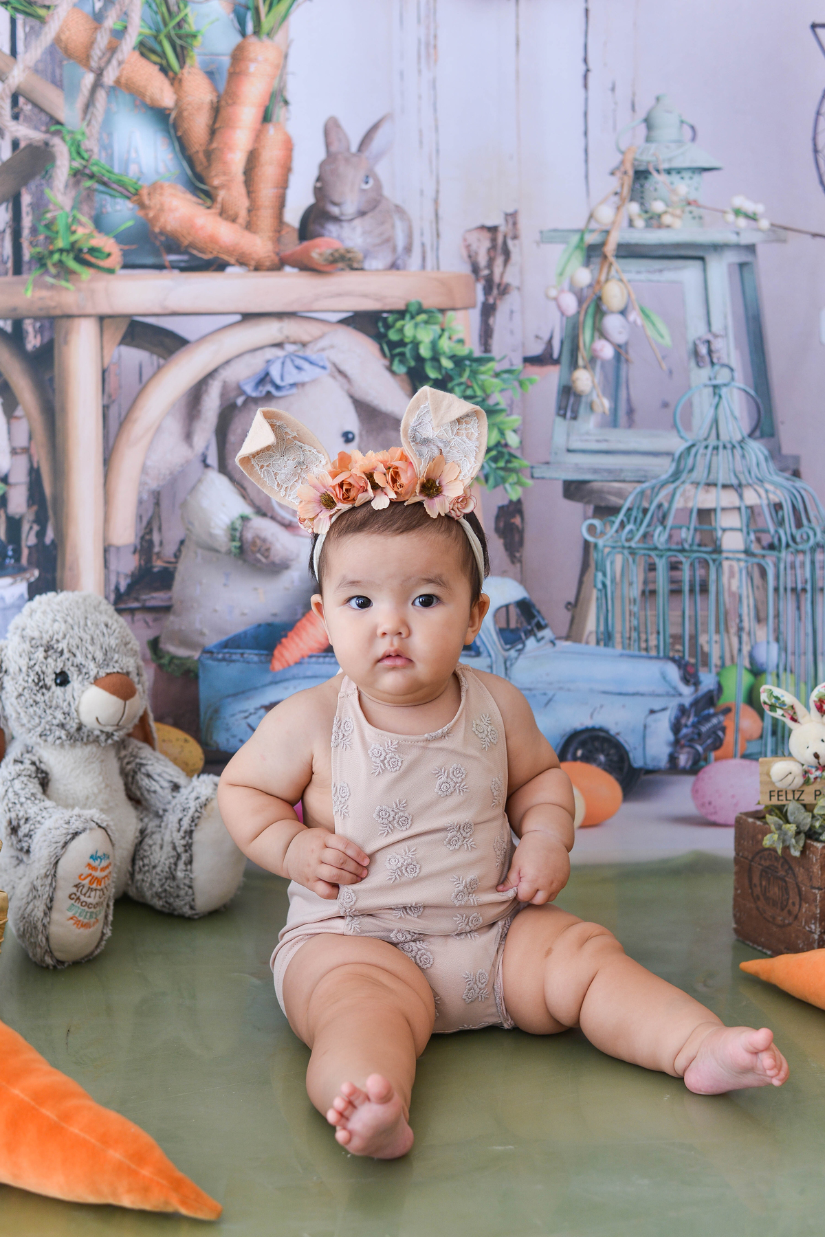 foto de bebe em maringa, tema pascoa, ensaio no estudio  olhara com flores