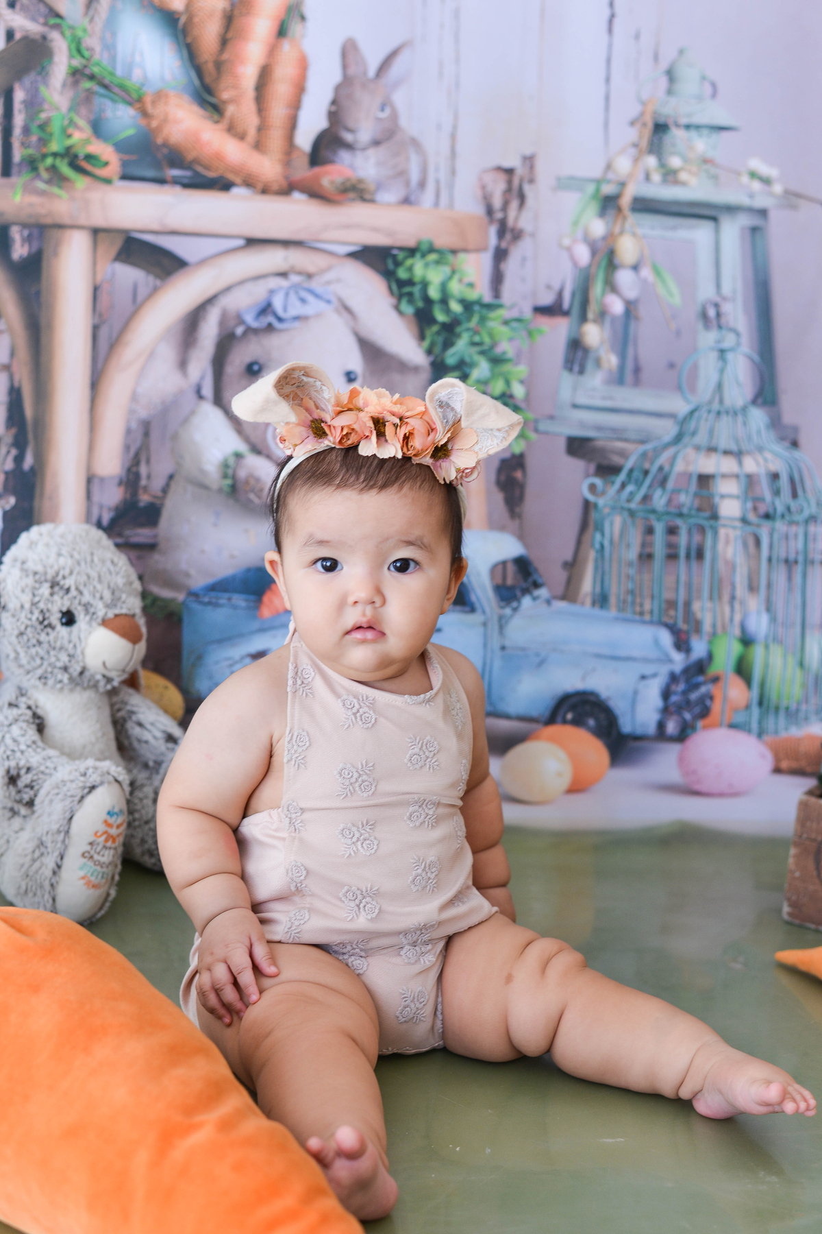 foto de bebe em maringa, tema pascoa, ensaio no estudio  meio corpo