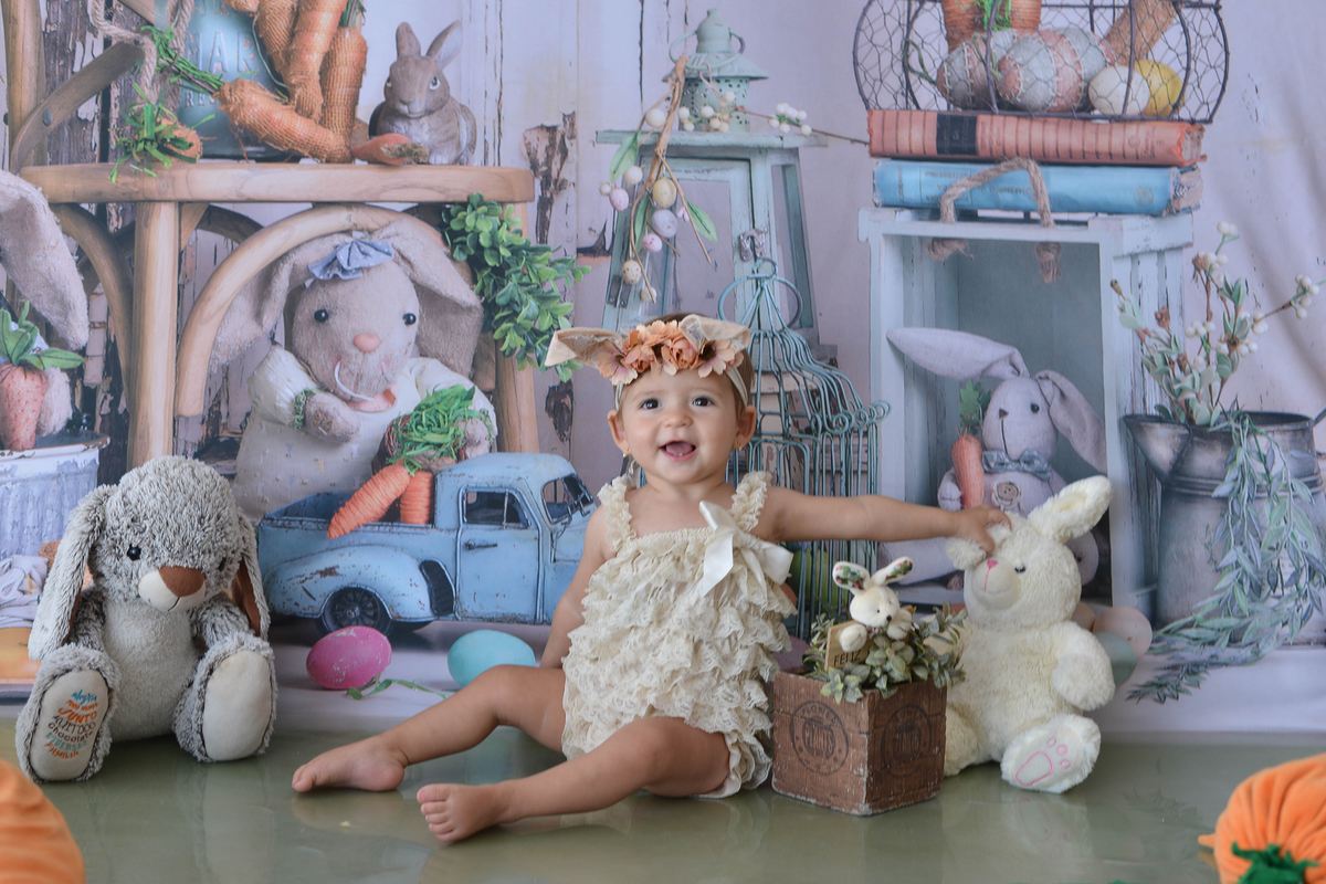 foto de criança em ensaio de pascoa em Maringá  coelhinho 