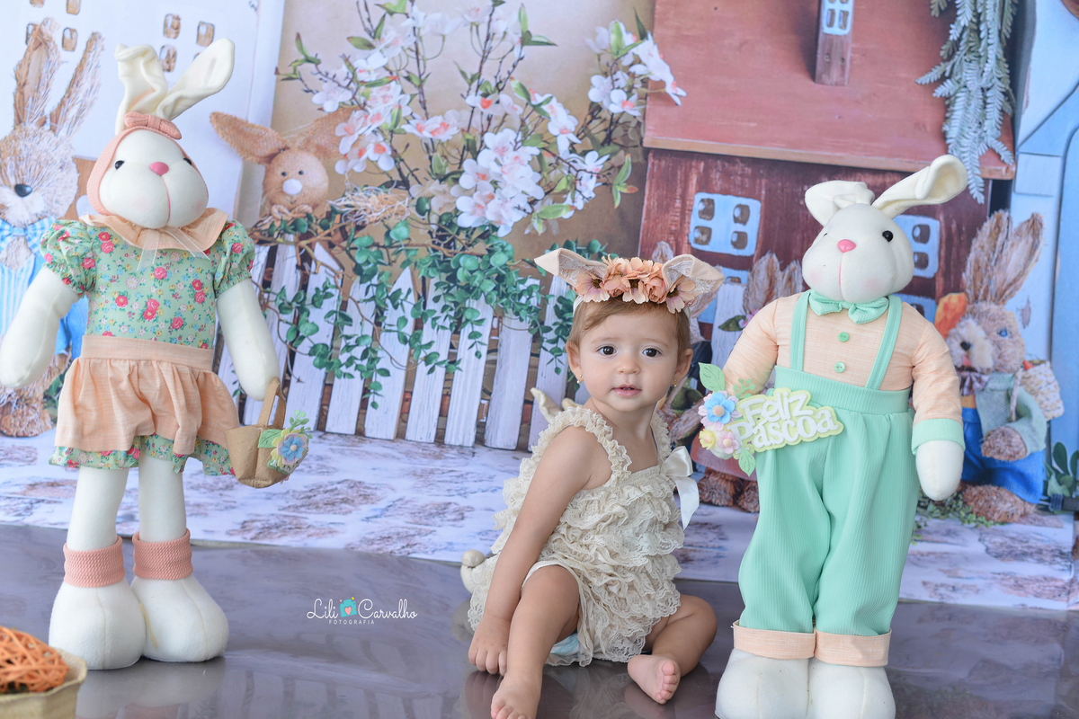 foto de criança em ensaio de pascoa em Maringá  sentada 